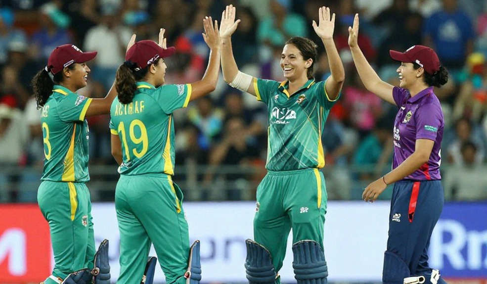 হাততালির হিসাব: এশিয়ার ক্রিকেট-ট্রান্সফার জানালা এবং যে নীরব অভিবাসন কেউ গোনে না হাততালির হিসাব: এশিয়ার ক্রিকেট-ট্রান্সফার জানালা এবং যে নীরব অভিবাসন কেউ গোনে না
