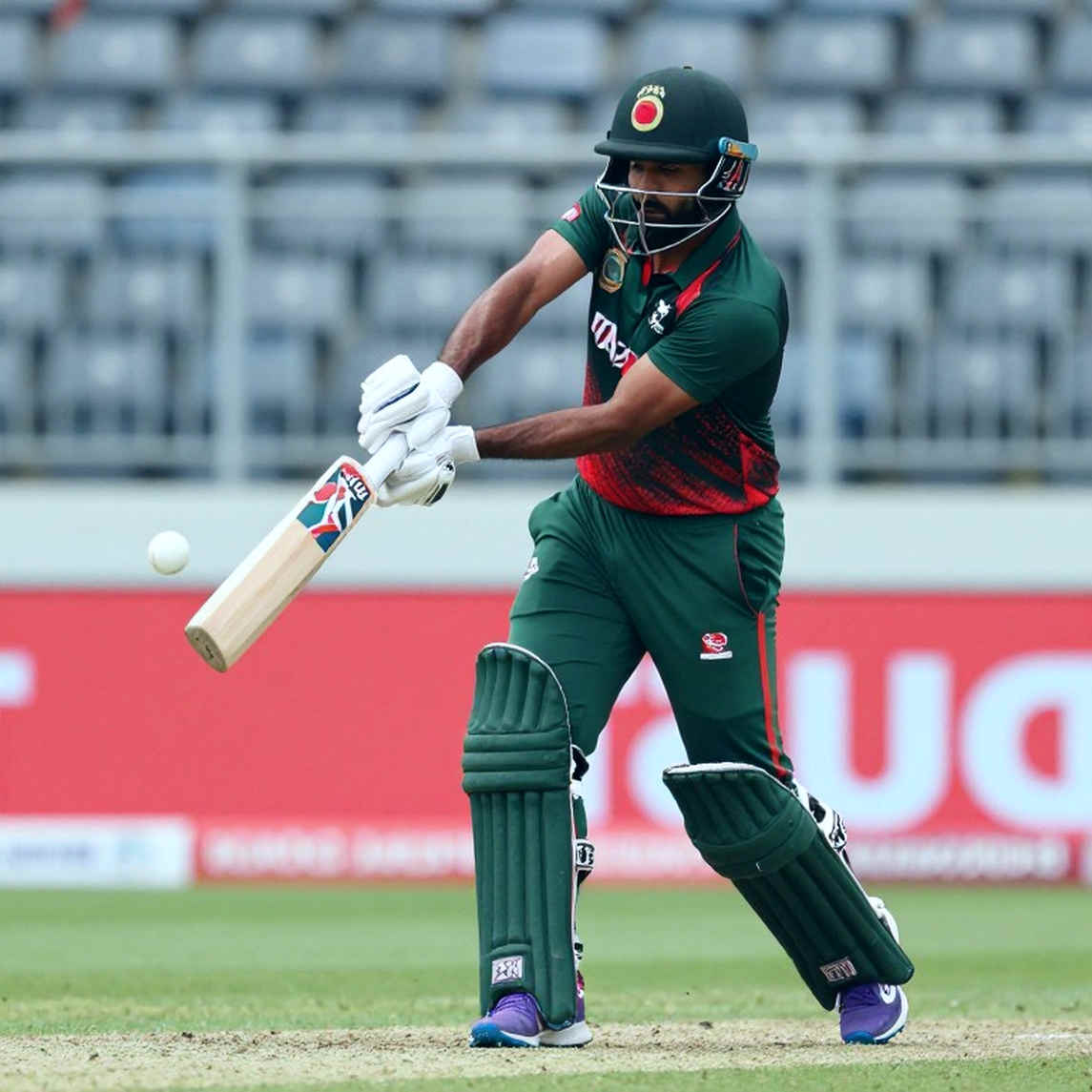 খোলা দরজার খাতা: বাবর-রিজওয়ান, ফরহানের কূটনীতি আর নির্বাচকের নীরবতা খোলা দরজার খাতা: বাবর-রিজওয়ান, ফরহানের কূটনীতি আর নির্বাচকের নীরবতা