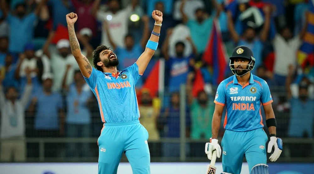 পাকিস্তানের 'আক্রমণ' শিরোনামের আড়ালে তিন তারকার বিয়োগের হিসাব