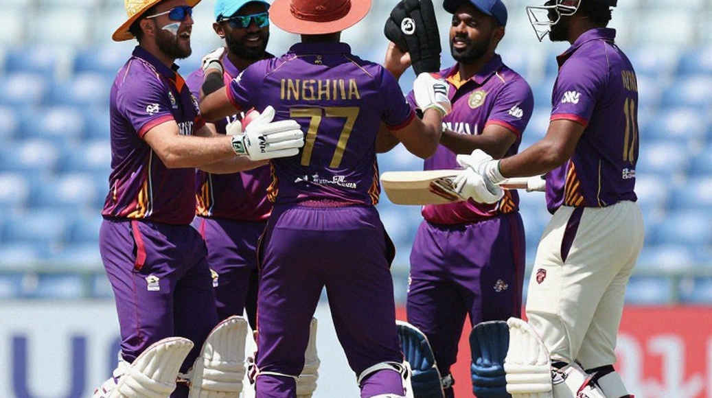 এনওসি-র খাতা আর বেতনতালিকা: এশিয়ার ফ্র্যাঞ্চাইজি ক্রিকেটে দাম নির্ধারণ করে কাগজ, নিলামের হাতুড়ি নয় এনওসি-র খাতা আর বেতনতালিকা: এশিয়ার ফ্র্যাঞ্চাইজি ক্রিকেটে দাম নির্ধারণ করে কাগজ, নিলামের হাতুড়ি নয়