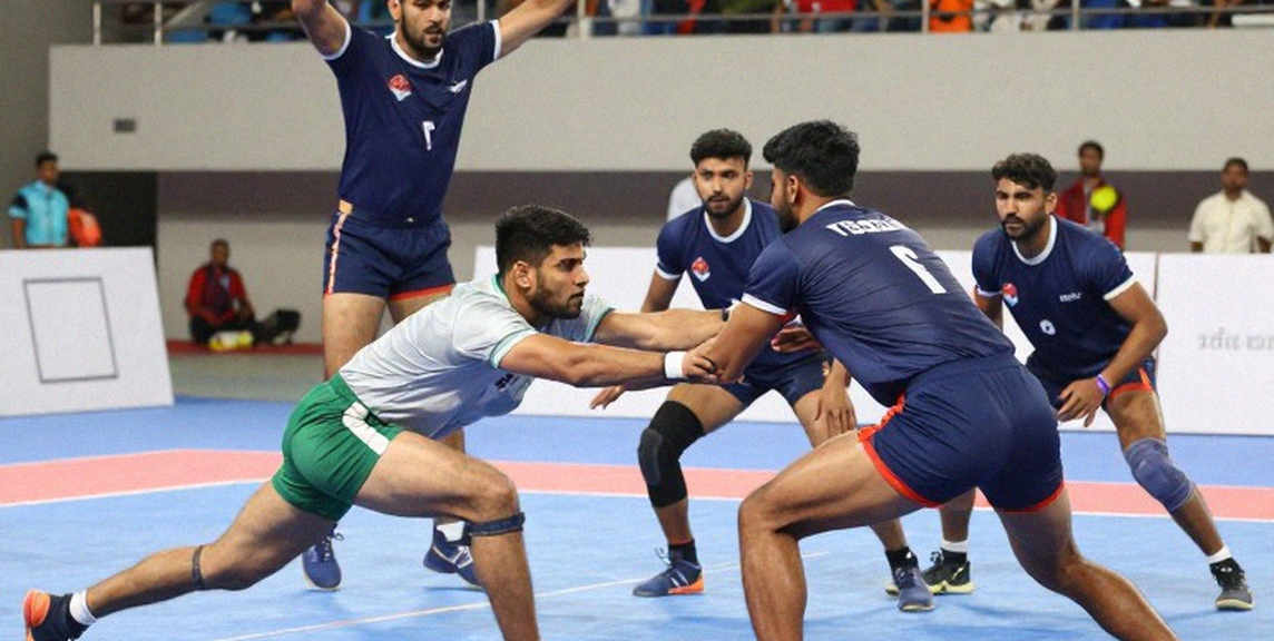 এক রেইডার, চার ডিফেন্ডার — লোগো কাবাডিকে ঠিক এঁকেছে, কিন্তু মাঠ কি তা বলবে?