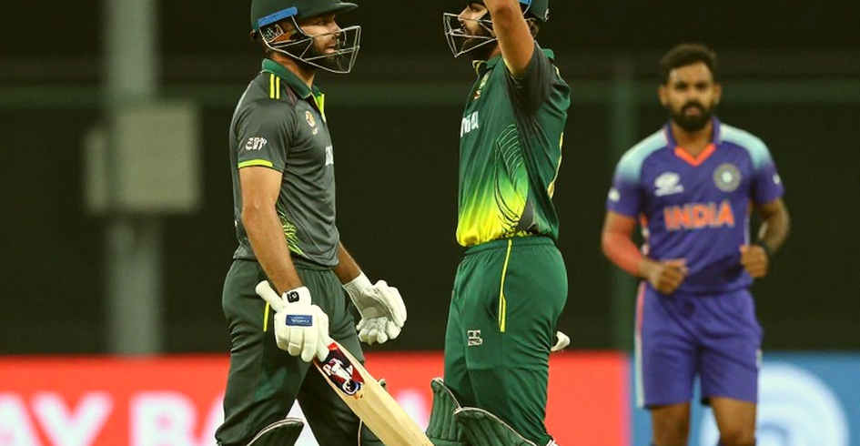 নিলামের নীরব খাতা: ক্রিকেটের ট্রান্সফার জানালায় দাম আর মূল্য যেখানে আলাদা হয়ে যায় নিলামের নীরব খাতা: ক্রিকেটের ট্রান্সফার জানালায় দাম আর মূল্য যেখানে আলাদা হয়ে যায়
