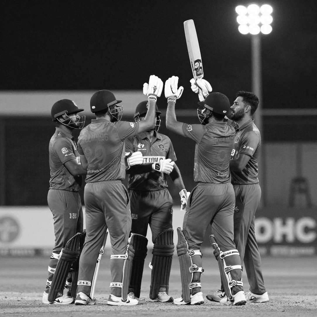 জশ ইংলিসের ফেরা: গ্লাভসের ফাটল, স্কোয়াডের হিসাব আর জিকেবেরার অচেনা মাটি জশ ইংলিসের ফেরা: গ্লাভসের ফাটল, স্কোয়াডের হিসাব আর জিকেবেরার অচেনা মাটি